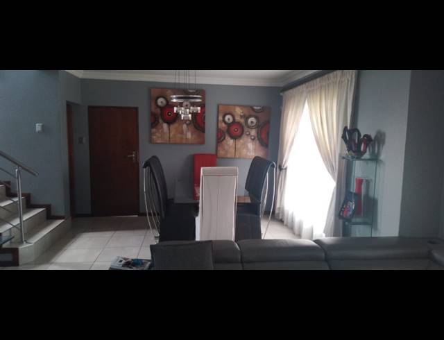 3 BEDROOM HOUSE FOR SALE IN HELDERWYK